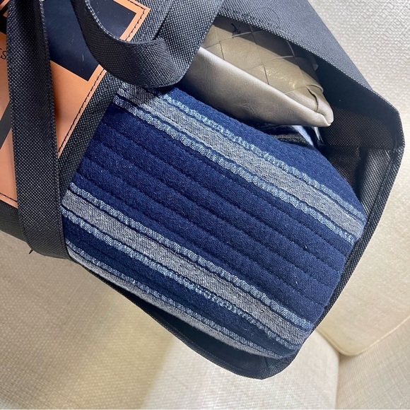 Frye King 4 Piece Quilt Set Navy Blue Striped NWT - Picture 7 of 7